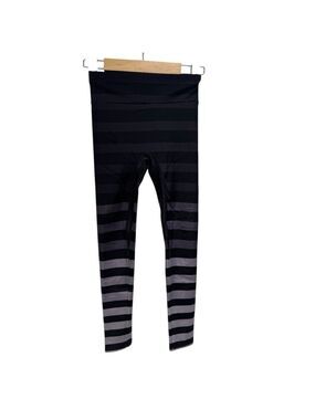 K-DEER striped black & grey designer yoga leggings - size M (approx 8)
